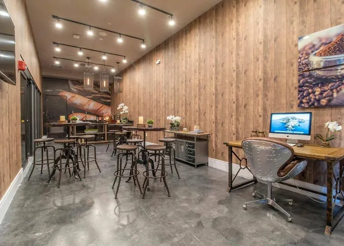 Elegant Single Home W 3 Bd Breathtaking View